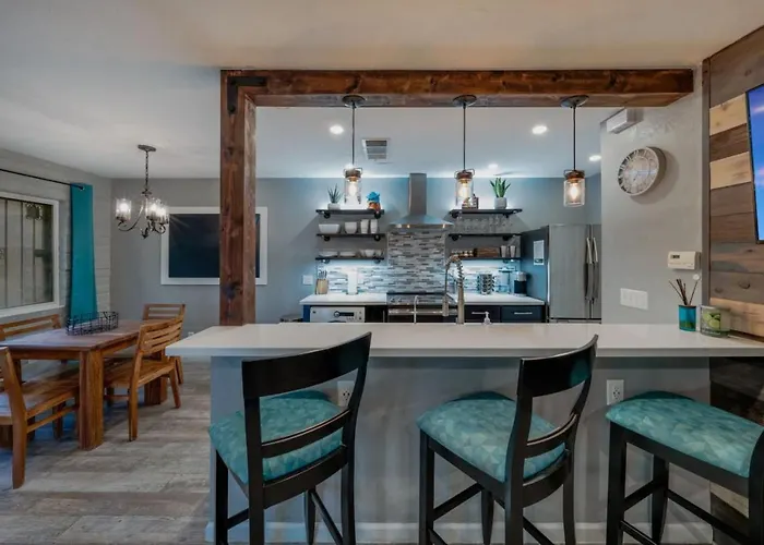 Pool, 2 Bedroom 1 Ba, Townhouse, Hikers Welcome Holiday home *